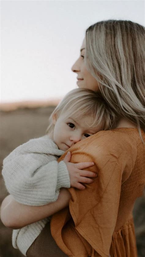 Field Motherhood Session. Taylor Marie Photo. Nanaimo, Vancouver Island ...