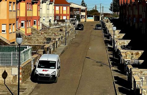 El Ayuntamiento de La Bañeza renueva las luminarias de varias calles