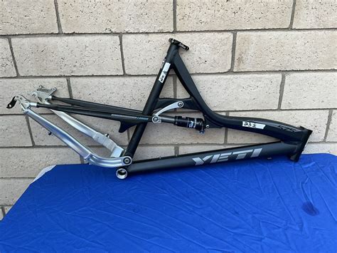 Yeti 575 Full Suspension Mountain Bike Frame 20 12” Fox Nice Condition