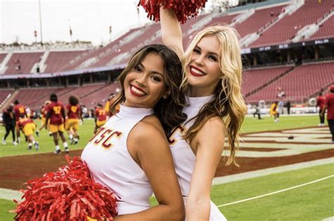 Usc Trojans Cheerleader Goes Viral With Swimsuit Photo