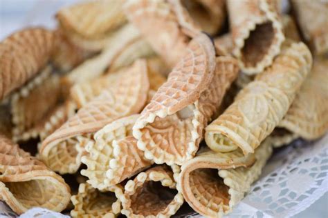 Dolci Tipici Toscani Brigidini Di Lamporecchio Delle Monache Collor