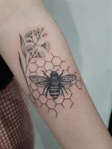 Details More Than Bee And Honeycomb Tattoo Latest In Cdgdbentre