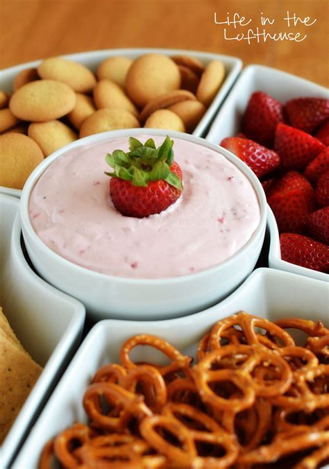 Skinny Strawberry Cheesecake Dip