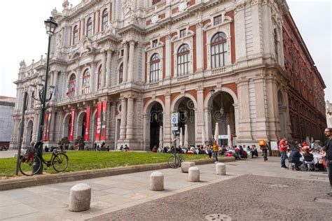 El Palazzo Carignano Es Un Edificio Histórico Situado En El Centro De