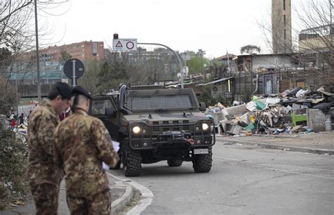 Roma Arriva L Esercito Nel Campo Rom Di Via Salviati Virginia Raggi