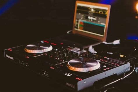 8 Best Dj Controller For Beginners Under 500 2020 Globaldjsguide