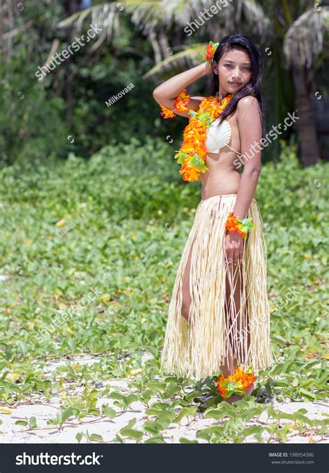 Hawaii Hula Dancer Posing Nature Beautiful Stock Photo 198954386