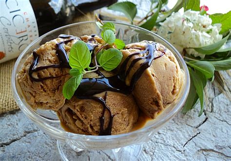 Domowe Lody Kawowe Z Pistacjami I Sosem Czekoladowym DoradcaSmaku Pl