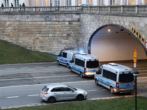 Powa Na Kolizja W Warszawie Jednym Z Aut Podr Owa Minister Z Rz Du