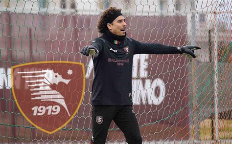 Guillermo Ochoa se perfila regresar la titularidad con nuevo técnico