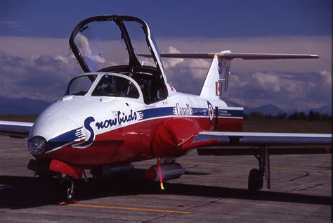 Snowbirds – Canada Remembers