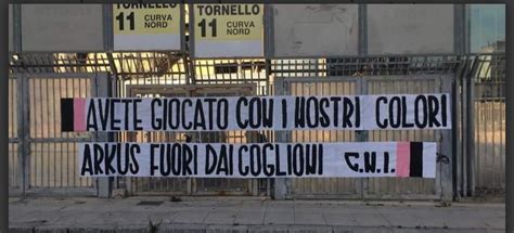 Palermo Lo Striscione Della Cni Arkus Fuori Dai Foto