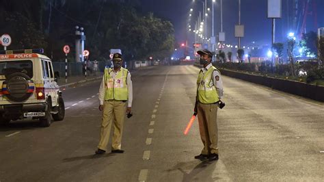 Mumbai Police Hold 3 Hour Drive To Enforce Law Nab Offenders Mumbai