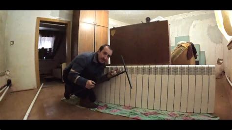 Продолжаем делать отопление! Вешаем батареи! Паяем трубы - YouTube
