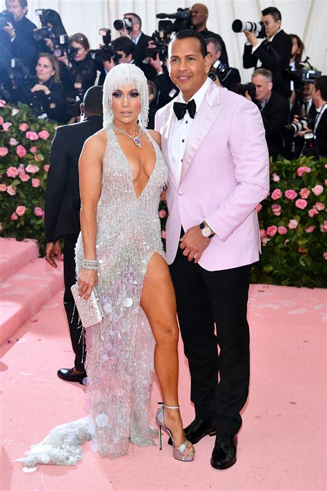 MET Gala 2019 Famosos Apostam Em Looks Extravagantes E Curiosos No