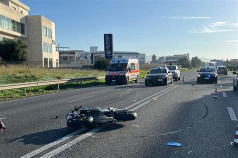 Con La Moto Contro Camion Alle Porte Di Cagliari Morto 55enne