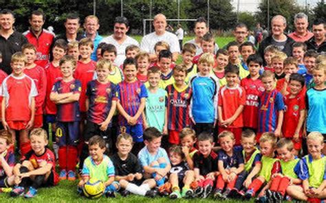 École de football Deux filles rejoignent le club Le Télégramme