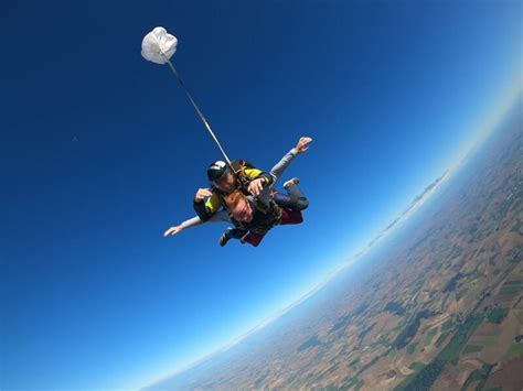 Saut En Parachute Près De Laon