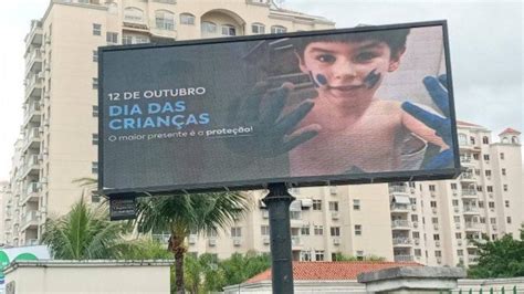 Caso Henry Garoto Ganha Homenagem Em Outdoors No Dia Das Crian As