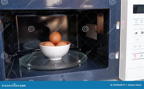 It S Dangerous To Cook Shelled Eggs In The Microwave Eggs Explode In