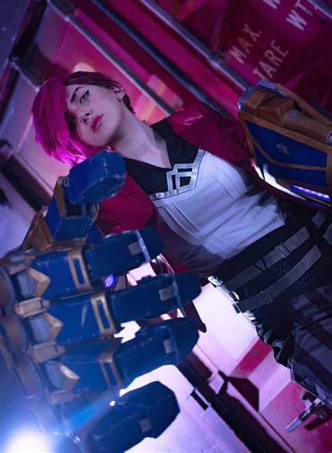 Ulichan 💖 on Twitter: "Training at day and gaming at night 💪 What VI do ...