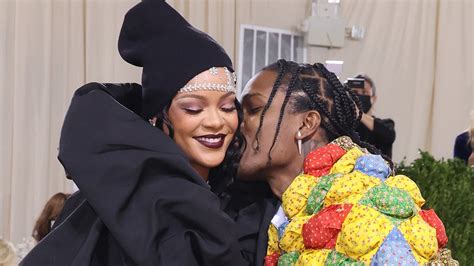 Rihanna Is Pregnant, and the Internet Is Melting Down With Joy | Vogue