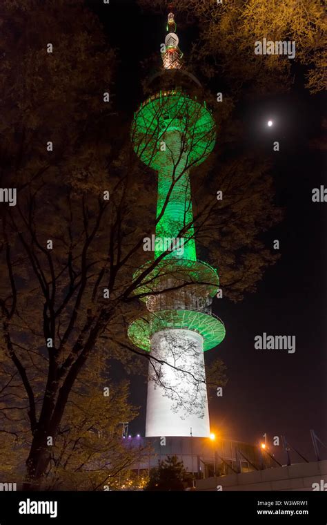 La Torre de Seúl N también conocida como la Torre Namsan o Torre de