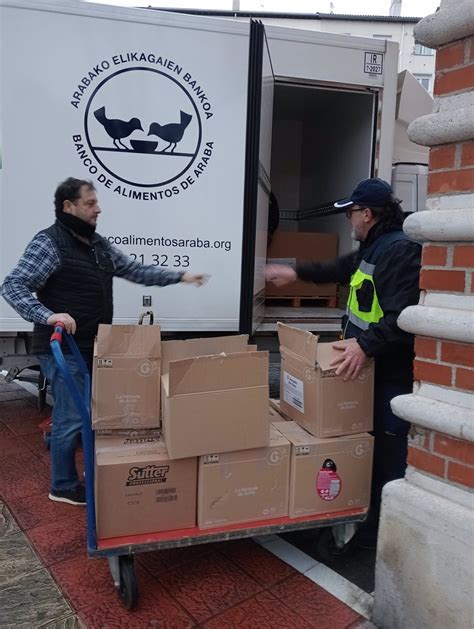 Una Campa A Solidaria En El Centro C Vico Judimendi De Vitoria Recoge