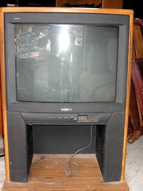 New England Treasure Seekers: 27 Inch Sony Trinitron TV