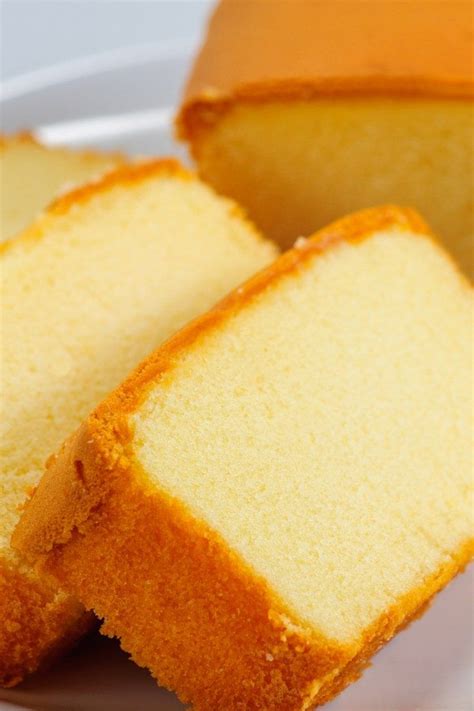 Super Moist Yellow Cake With Rich Chocolate Frosting Receita