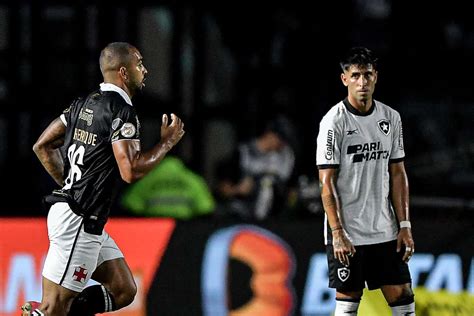 Vasco vence o Botafogo deixa o Z4 e complica rival no Brasileirão