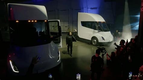 Tesla Entrega Primeiros Camiões Semi