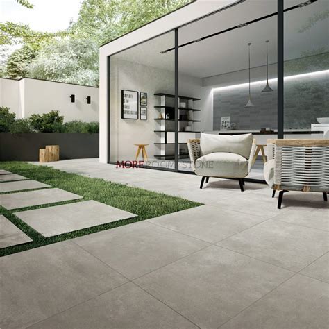 China 24x24 Anti Slip Light Grey 2cm Outdoor Porcelain Floor Tile For