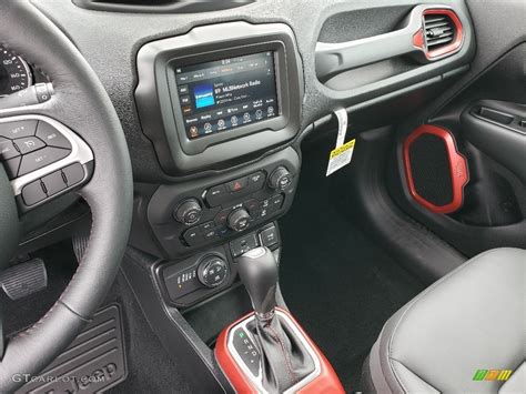 2019 Jeep Renegade Trailhawk 4x4 Dashboard Photos