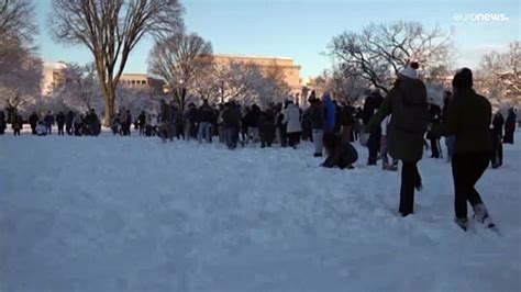 Usa Tempesta Di Neve A Washington Dc Voli Cancellati E Scuole Chiuse