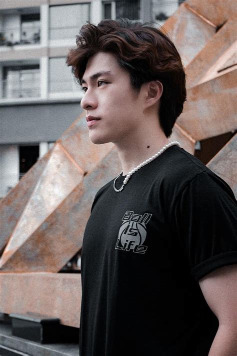 Hot boy con lai Việt Trung nổi tiếng ở Trường Đại học Y dược TPHCM