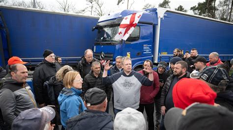 Gr Fenhausen Lkw Fahrer Streiken Auf Rastst Tte Und Werden Von