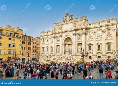 Rome Lazio Italy. Crowd of People at Trevi Fountain Editorial Stock ...