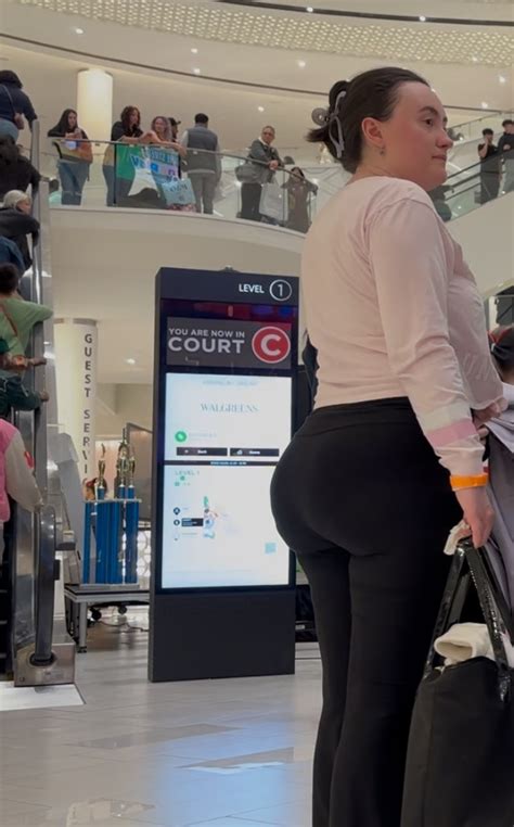 Phat Ass British Pawg Spandex Leggings Yoga Pants Forum