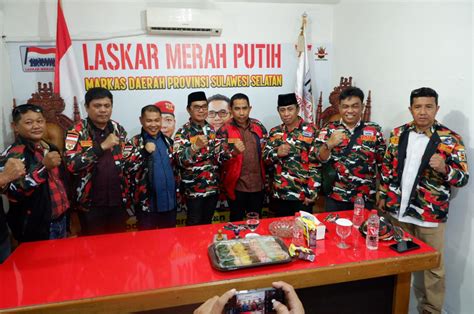 Foto Laskar Merah Putih Sulsel Berikan Tiga Mandat Ke Tiga Cabang