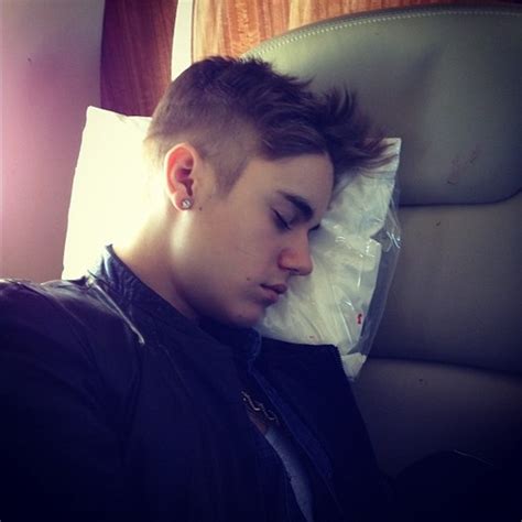 Justin Bieber Sleeping! | Bieberholiczone