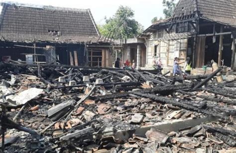 Korsleting Listrik Empat Rumah Warga Di Tanggungharjo Grobogan Terbakar