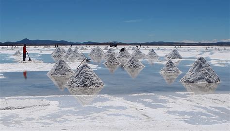 Salar de Uyuni, Bolivia: Nature's Breathtaking Wonder