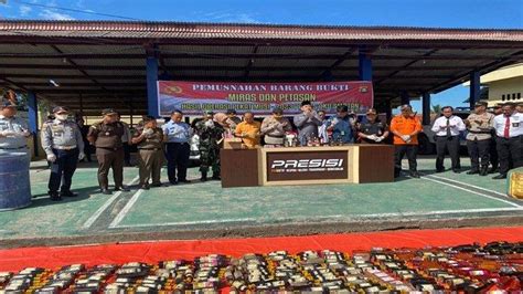 Polres Oku Selatan Musnahkan Ratusan Botol Miras Dan Petasan Hasil