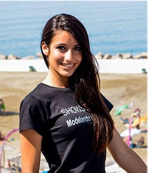 8 Hot Sexy Vanessa Gutierrez Bikini Pics