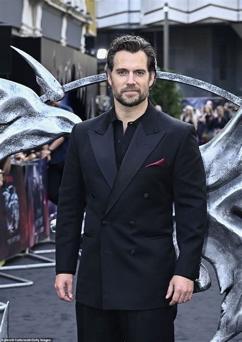 Henry Cavill Looks Dashing As He Joins His Co Stars At The Witcher