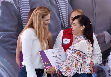 Entrega Fernanda Castillo De Del Mazo Tarjetas De Apoyo A Madres De