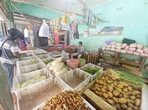 Jelang Ramadan Harga Bahan Pokok Di Pasar Tradisional Pangandaran