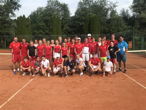 Tenniscamps Pl Tze F R Kurzentschlossene Verf Gbar Kthc Stadion Rot