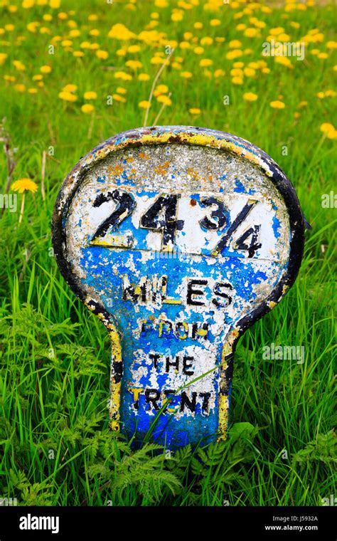 Mile marker hi-res stock photography and images - Alamy